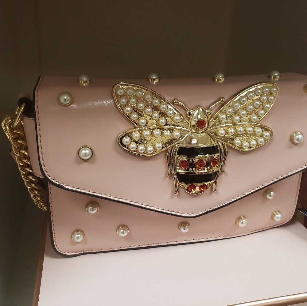 beautiful pink portfolio for this new summer ready